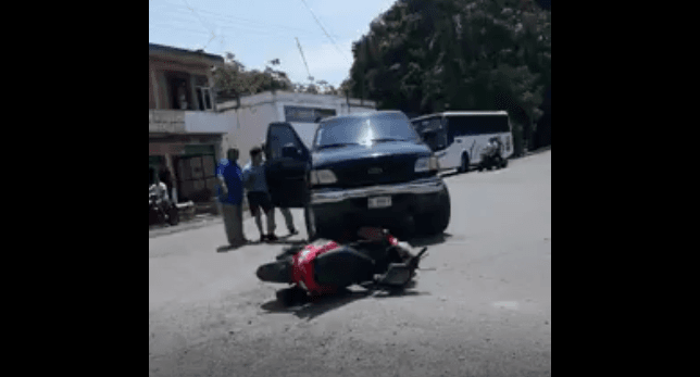 Imagen: Chofer de alcalde de San Felipe atropella a motociclista (VIDEO)