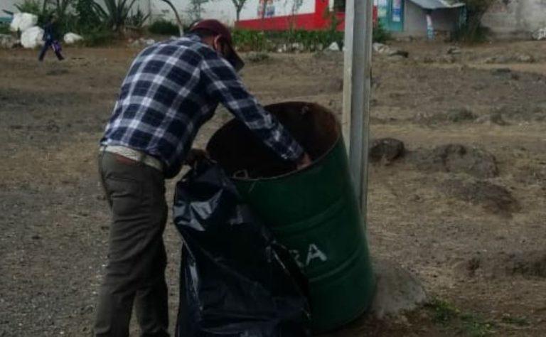 Imagen: Sacan basura de manantial, tras denuncia