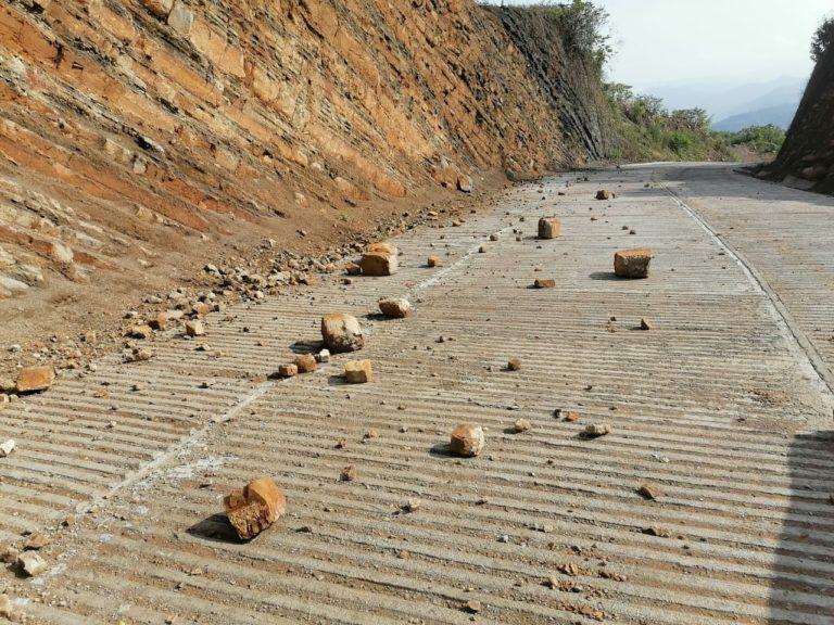 Imagen: Reportan derrumbes en caminos por lluvias