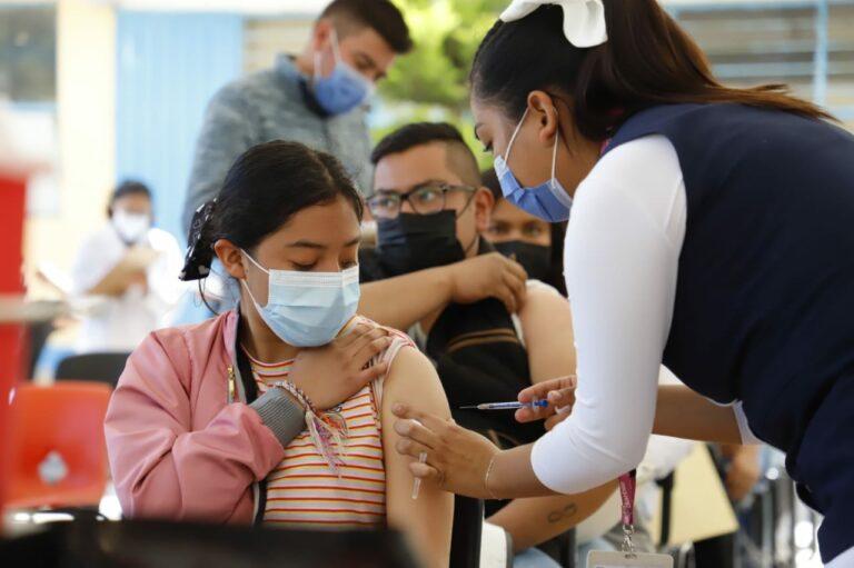Imagen: Gran afluencia de jóvenes en vacunación de refuerzo, en Pachuca