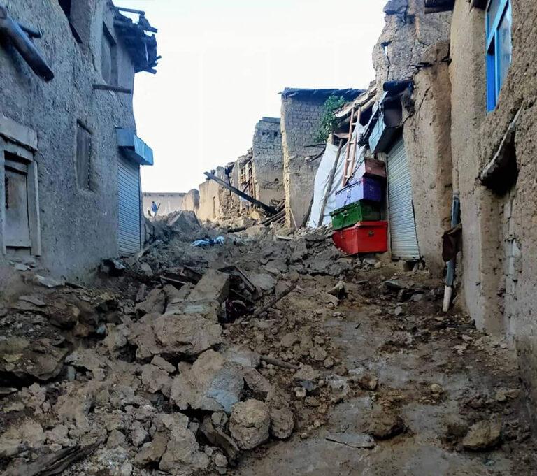 Imagen: Al menos mil muertos tras potente terremoto en Afganistán