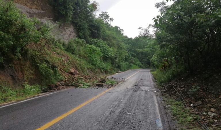 Imagen: Por lluvias, se registra deslizamiento de tierra en la México-Tampico
