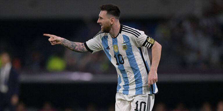 Imagen: Lionel Messi anota ante Curazao su gol 100 con Argentina