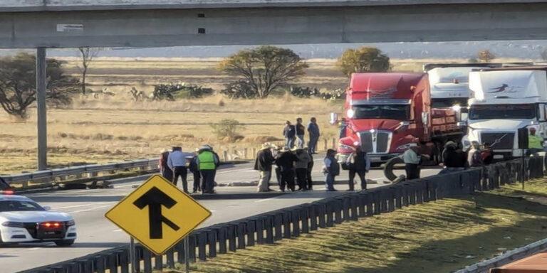 Imagen: Bloqueo en Autopista Arco Norte provoca caos vehicular por más de 16 horas