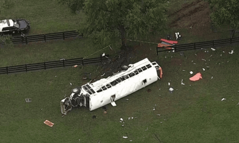 Imagen: Ocho trabajadores mexicanos mueren en accidente de autobús, en Florida