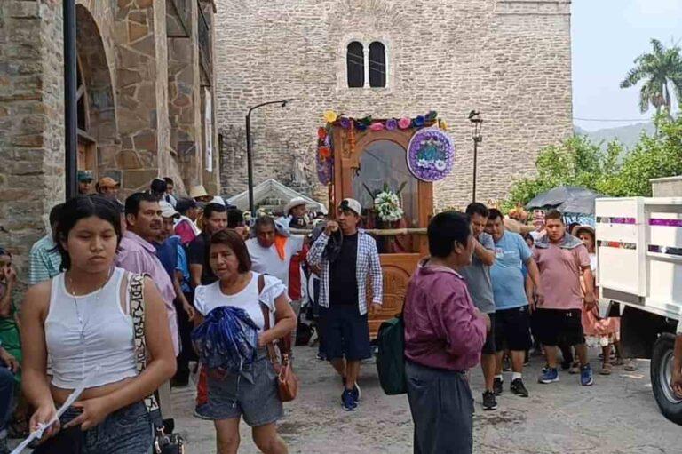 Imagen: Por procesión, insiste PC de Huejutla en protegerse del calor