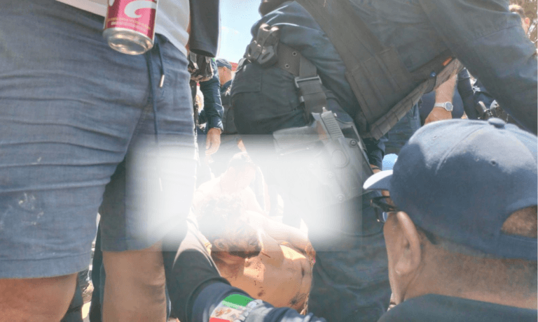 Imagen: Vecinos retienen y golpean a presuntos ladrones, en San Agustín Tlaxiaca