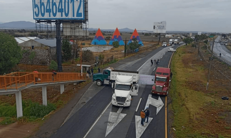 Imagen: Prevalece cierre carretero en la autopista México-Pachuca; lleva 6 horas