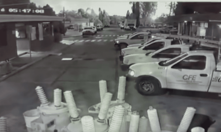 Imagen: VIDEO: En Durango, camioneta de la CFE captada moviéndose sola