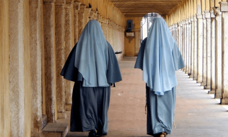 Imagen: Excomulgan a 10 monjas por separarse de la Iglesia católica
