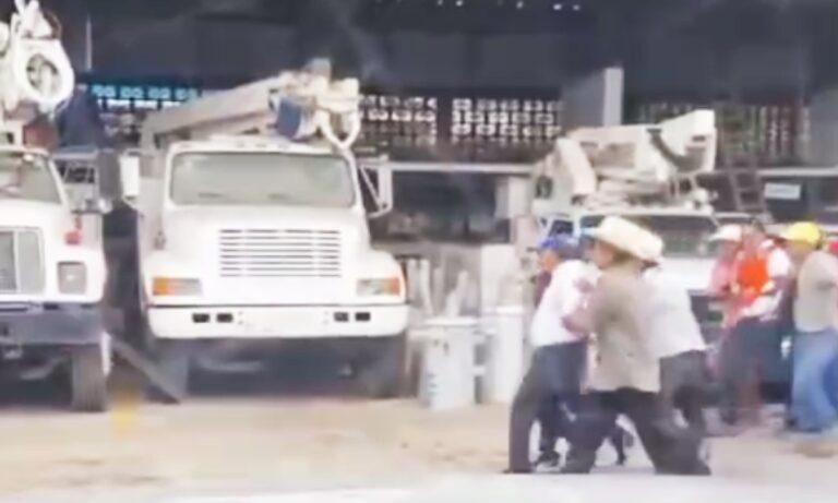 Imagen: Vecinos de Cececapa retienen a empleados de CFE Huejutla