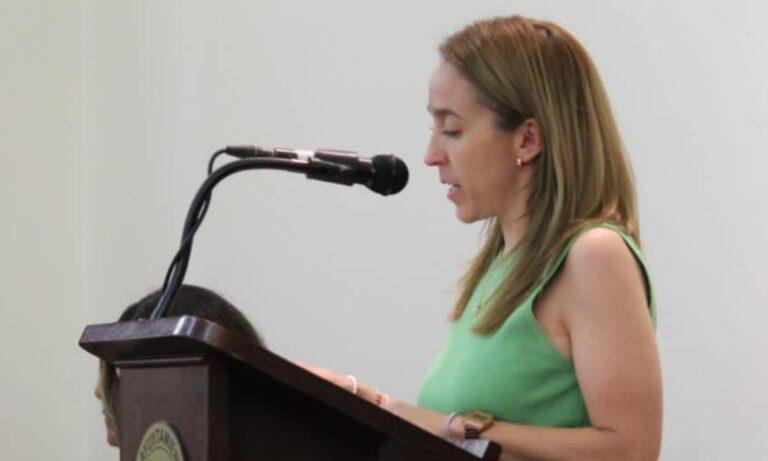 Imagen: Elena Carballal, la única en retomar su cargo en la alcaldía
