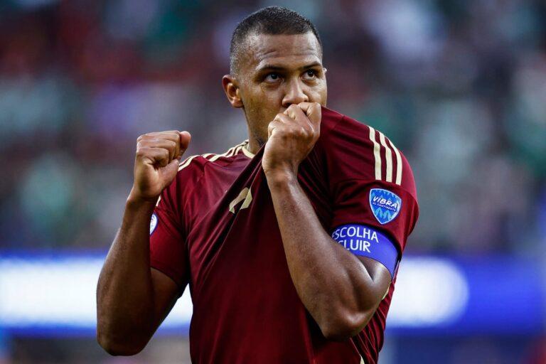 Imagen: ¡Cómo el Cuqui Silvani! Salomón Rondón marca gol de tres cuartos de cancha