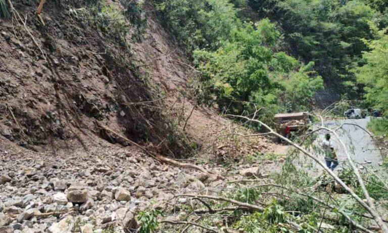 Imagen: Sin acceso por deslaves, localidades de Calnali y Huazalingo