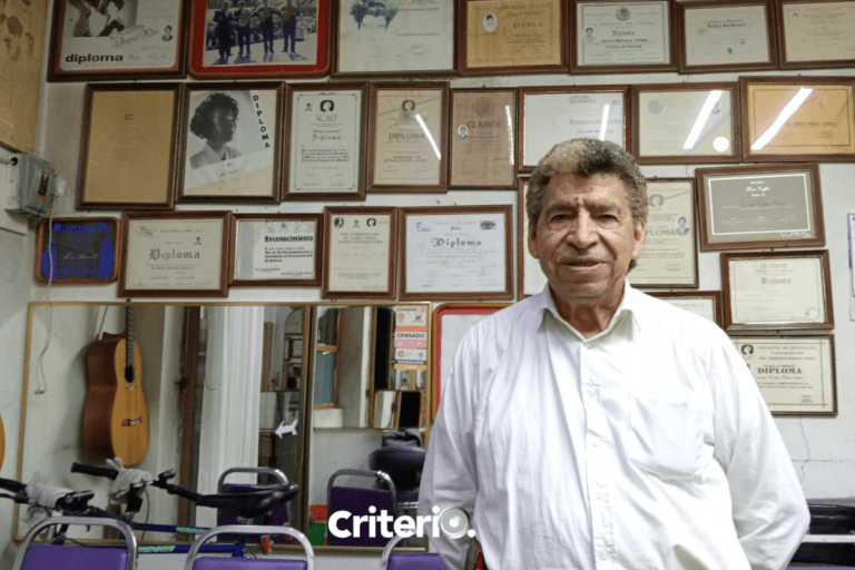 Imagen: Peluquero en Pachuca y músico: Conoce la historia de don Lino Pérez