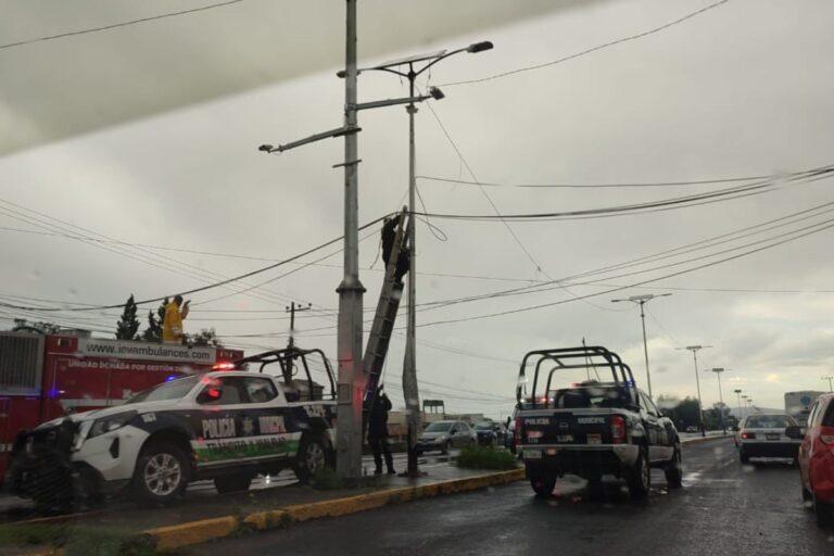 Imagen: Trailer derrumba poste de luz en el acceso a Huitzila, Tizayuca