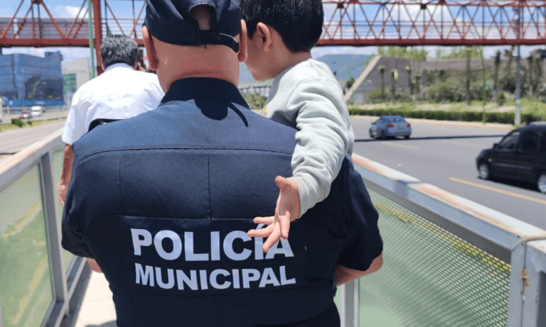 Imagen: Hallan a niño de 5 años deambulando en el bulevar Felipe Ángeles de Pachuca