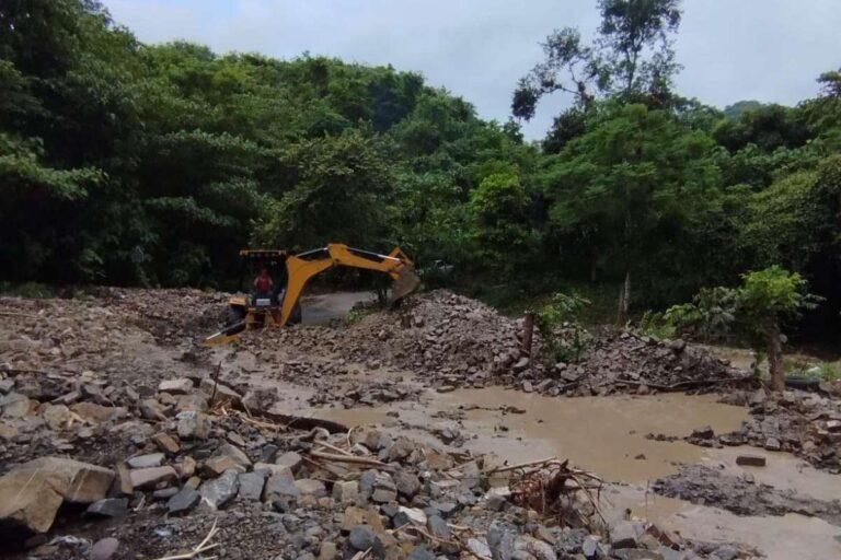 Imagen: Destrozadas, las carreteras en Xochiatipan y Huazalingo