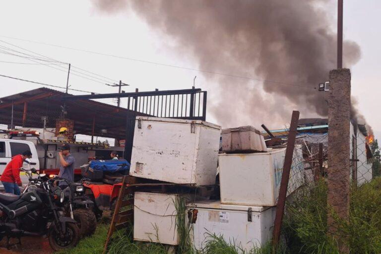 Imagen: Incendio en bodega de Santiago Tulantepec, ¿por qué pasó?