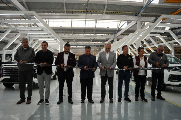 Imagen: Julio Menchaca inaugura líneas de producción de empresa automotriz