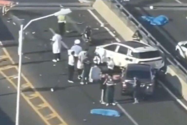Imagen: Choque múltiple en puente de Zhuzhou arrolla a ciclistas: seis muertos y varios heridos
