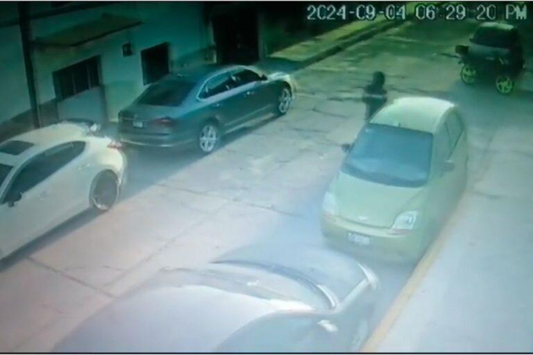 Imagen: Video: Captan robo de motocicleta en Pachuca; vecinos piden mayor vigilancia