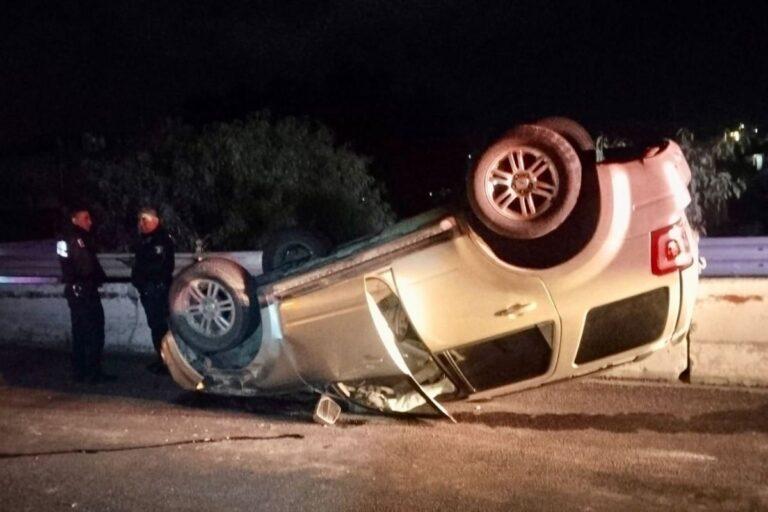 Imagen: Camioneta volcó en la autopista México-Querétaro