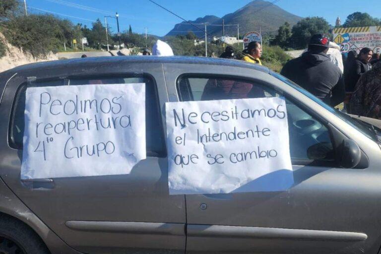 Imagen: Alerta Vial: Padres de familia bloquean accesos en Cardonal