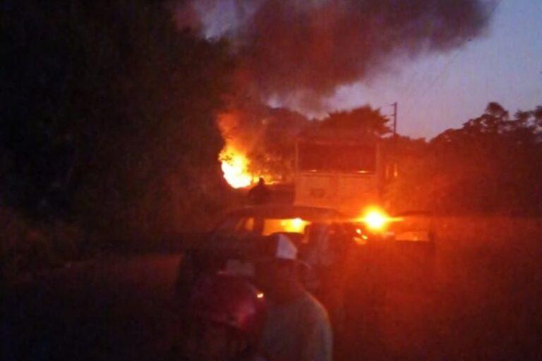 Imagen: Derrame de gasolina provoca incendio de camioneta en Tlanchinol