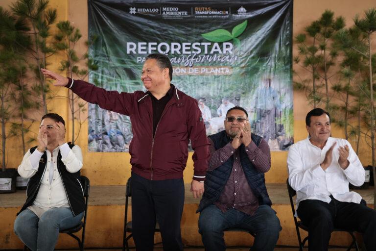Imagen: Julio Menchaca entregó árboles y obras en estos dos municipios