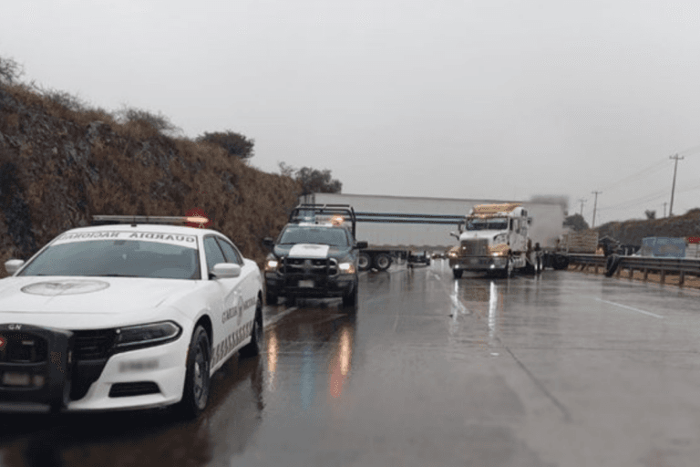 Imagen: México-Querétaro colapsa: accidentes provocan filas de hasta 18 kilómetros