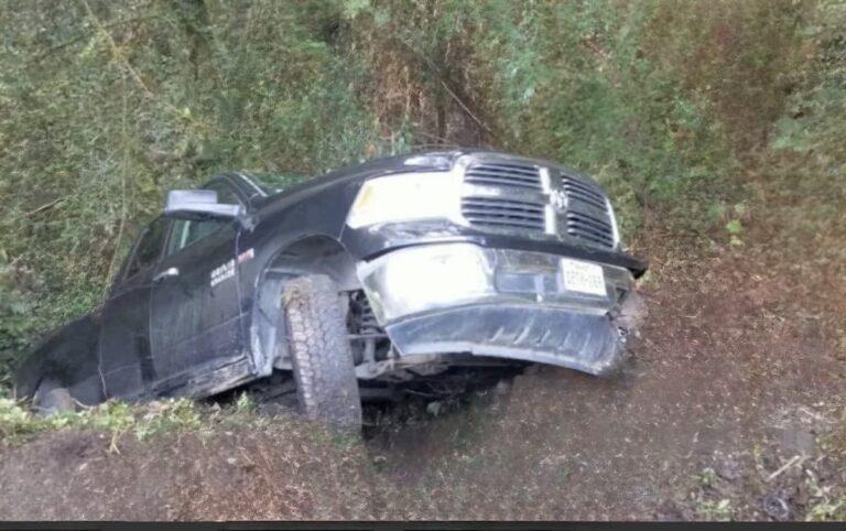 Imagen: Alta velocidad causa accidente de un profesor en Xochiatipan