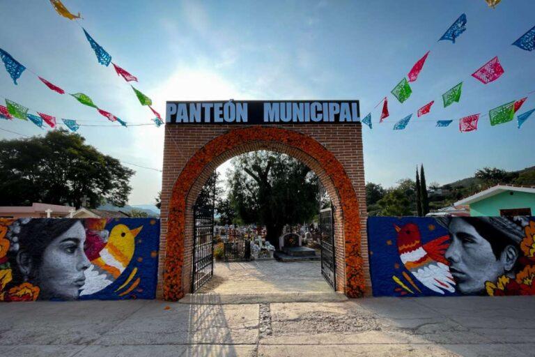 Imagen: “Reencuentro”, mural en homenaje a la cultura mexicana, a la muerte y al amor, en San Agustín Metzquititlán