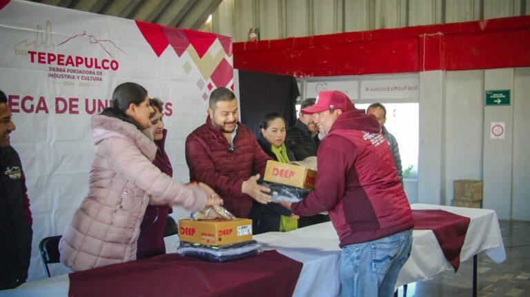 Imagen: Tepeapulco entrega uniformes a personal sindicalizado