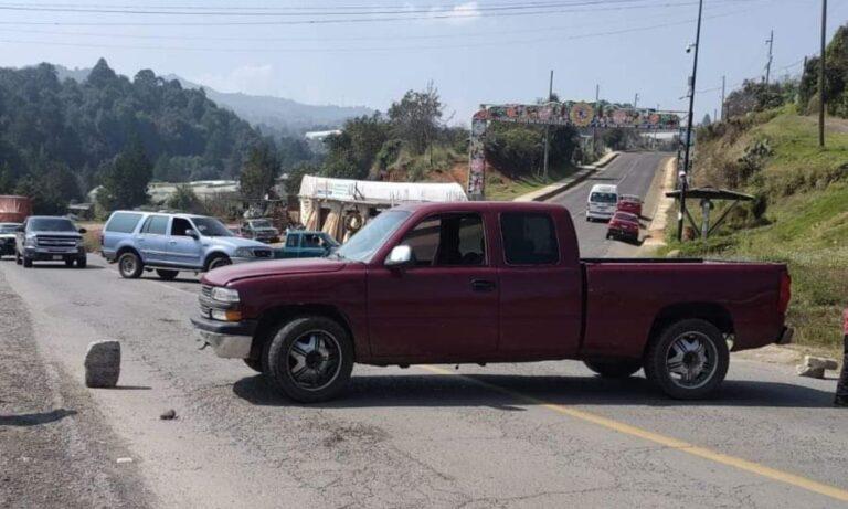 Imagen: Tras bloqueo, avanza bacheo en carretera de Acaxochitlán: alcalde