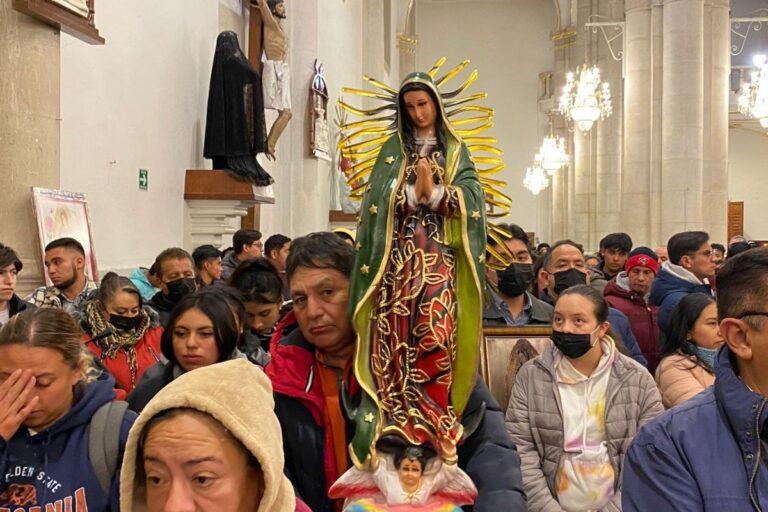 Imagen: Con mariachi y mucha fe, pachuqueños cantan las mañanitas a la Virgen de Guadalupe