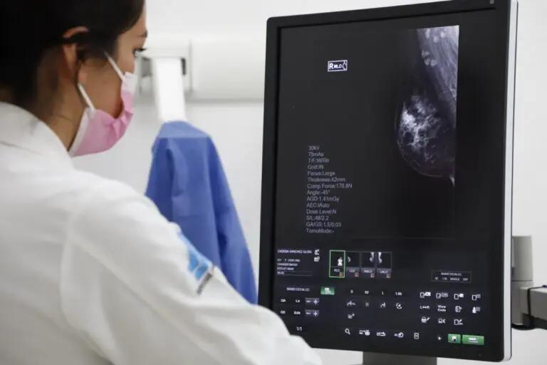 Imagen: Camina dos horas para atender su cáncer de mama