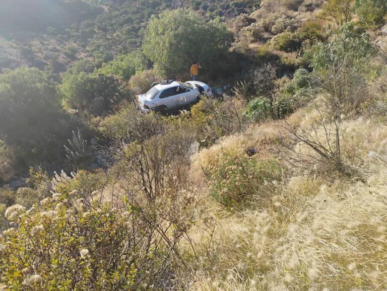 Imagen: ¡Cae vehículo a barranco de 20 metros en Mineral del Monte!