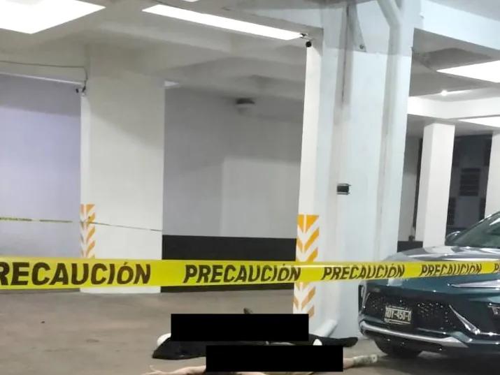 Imagen: Melissa y Javier subieron a la azotea para poner una piñata y ya no bajaron