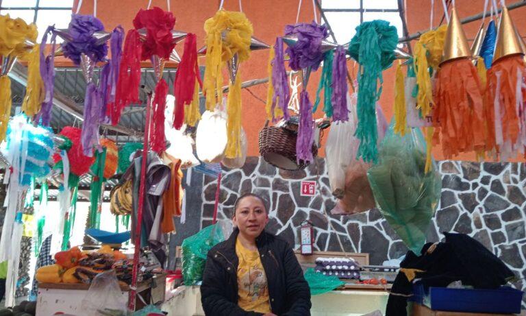 Imagen: Baja, venta de piñatas en Omitlán