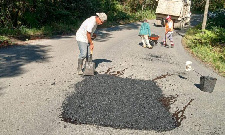 Imagen: Realiza Sipdus bacheo en carreteras de Huejutla y Orizatlán