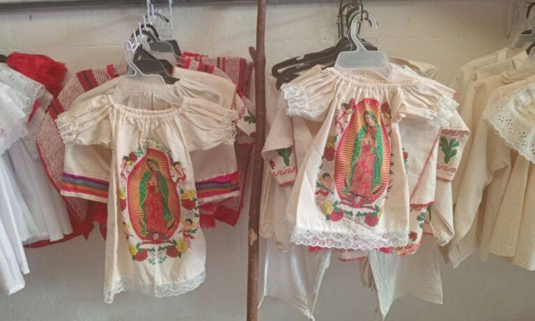 Imagen: Desde $150, los vestuarios para los niños en el Día de la Virgen, en Metztitlán
