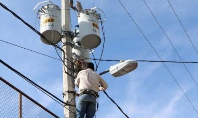 Imagen: En Apan, reparan luminarias de la cabecera municipal