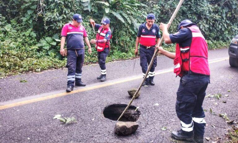 Imagen: Lluvias ocasionan socavón en carretera estatal Huazalingo-Tehuetlán