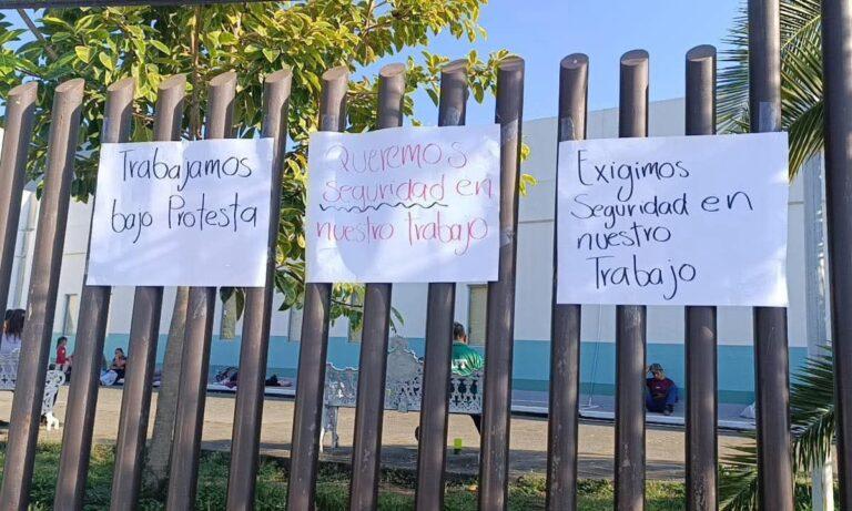 Imagen: Protesta personal del Hospital General de la Huasteca para denunciar inseguridad