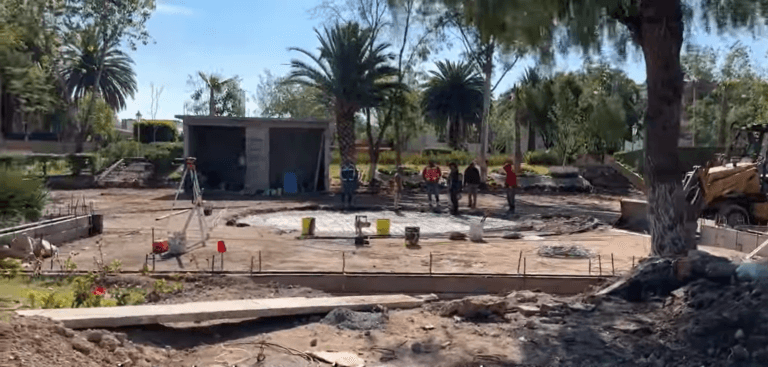 Imagen: Julio Menchaca supervisó el jardín de Hombres Ilustres