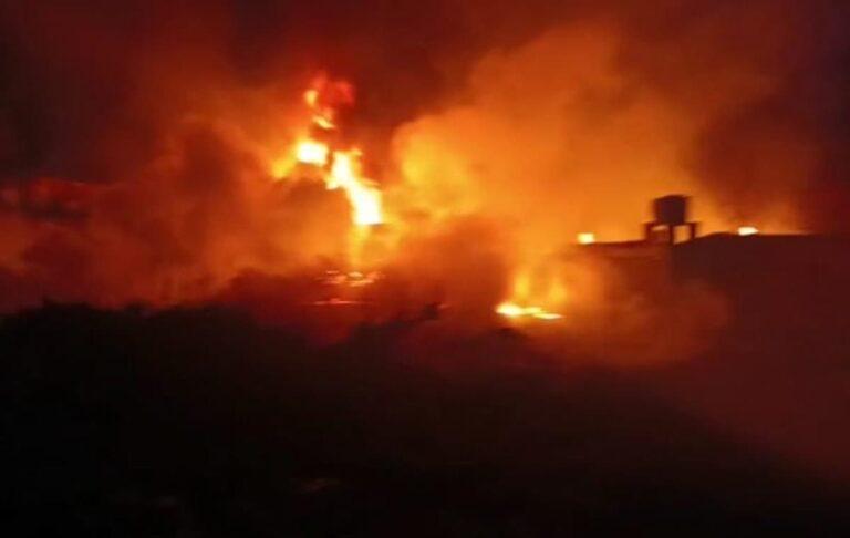 Imagen: Bombero pierde la vida al acudir a combatir incendio de ducto en Tepeji
