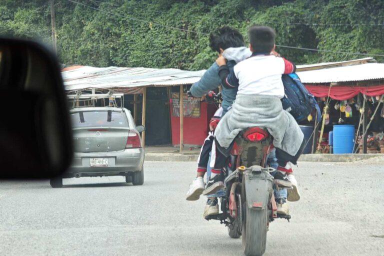 Imagen: Motociclistas de Orizatlán incumplen el Reglamento de Tránsito