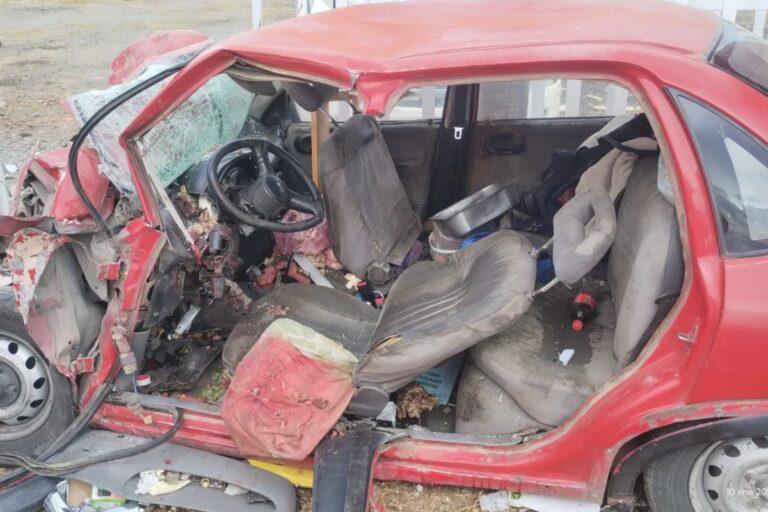Imagen: Bomberos rescatan a hombre prensado tras choque en la Pachuca-Sahagún