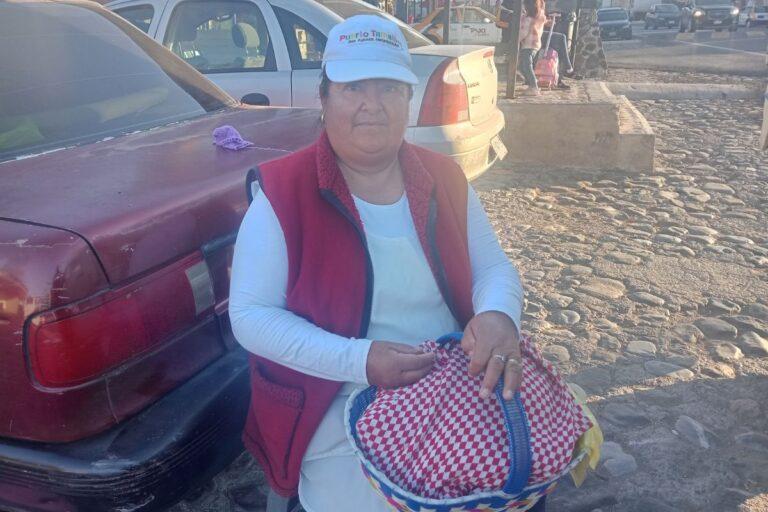 Imagen: Desde hace 29 años, Juana vende tamales en Metzquititlán